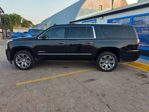 Used 2015 GMC Yukon XL Denali w/ Premium Package AWD/4WD image 9