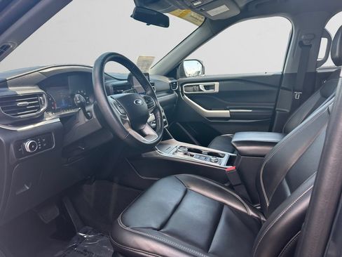 Used 2023 Ford Explorer XLT w/ Equipment Group 202A AWD/4WD image 18