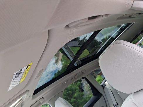 Certified 2024 Volvo XC60 B5 Plus AWD/4WD image 15