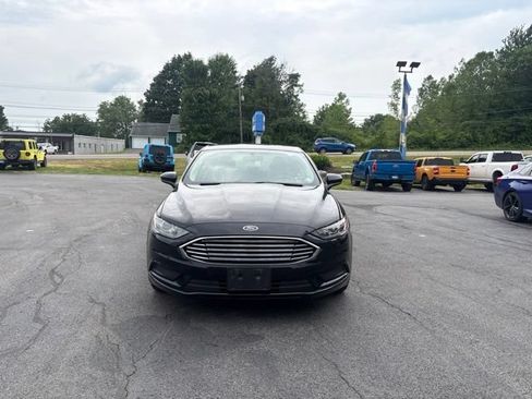 Used 2018 Ford Fusion SE FWD image 3