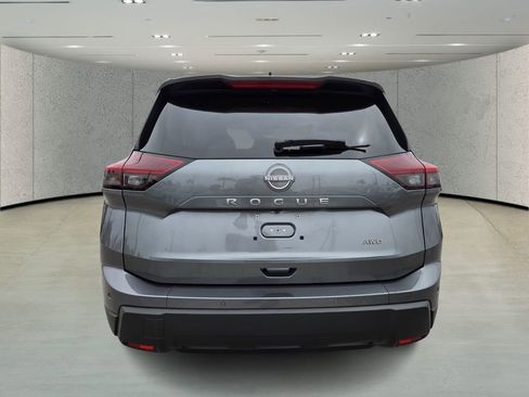 Used 2024 Nissan Rogue S image 4