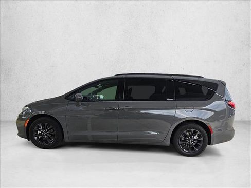 Used 2021 Chrysler Pacifica Touring-L w/ S Appearance Package FWD image 8