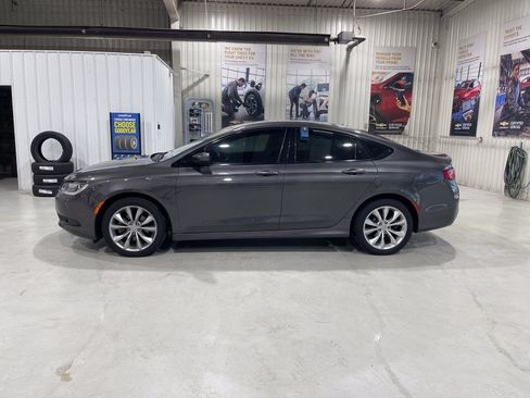 Used 2016 Chrysler 200 S w/ Comfort Group FWD image 5