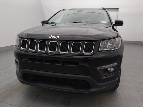 Used 2018 Jeep Compass Latitude FWD image 15