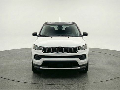 Used 2025 Jeep Compass Limited AWD/4WD image 2