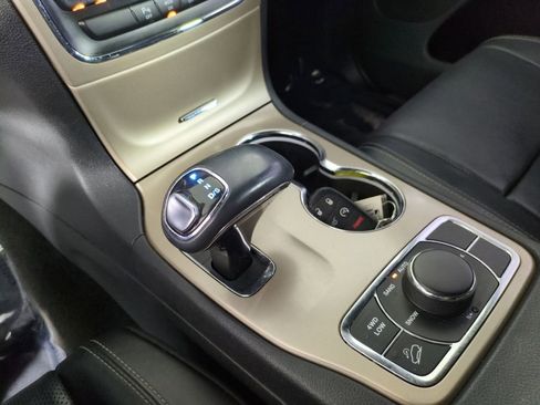 Used 2015 Jeep Grand Cherokee Limited w/ Luxury Group II image 24