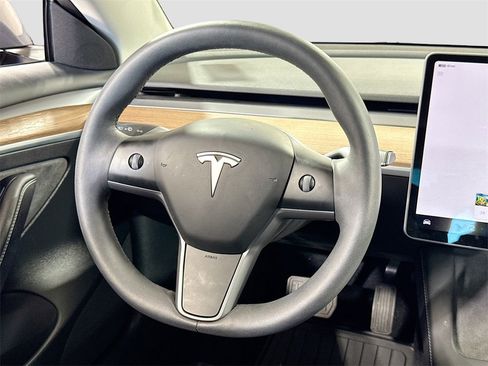 Used 2023 Tesla Model 3 Standard Range image 17