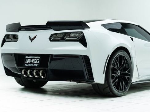 Used 2015 Chevrolet Corvette Z06 w/ 3LZ Preferred Equipment Group image 15