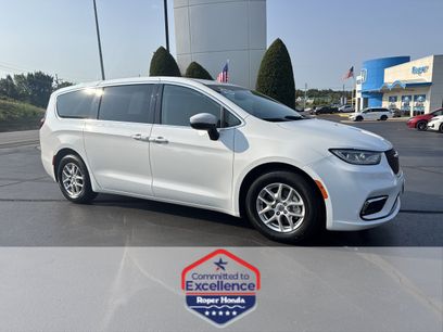 Used 2023 Chrysler Pacifica Touring-L