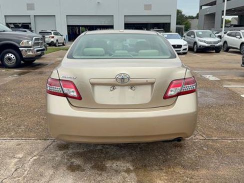 Used 2011 Toyota Camry LE FWD image 5