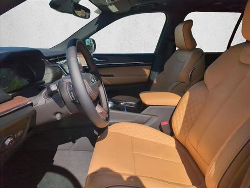 New 2025 Jeep Grand Cherokee Summit AWD/4WD image 4