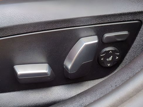 Used 2023 BMW 540i w/ Premium Package image 18