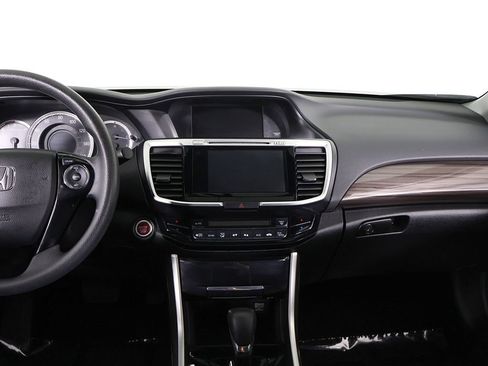 Used 2017 Honda Accord EX image 33