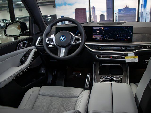 Used 2026 BMW X5 xDrive50e w/ M Sport Package AWD/4WD image 16