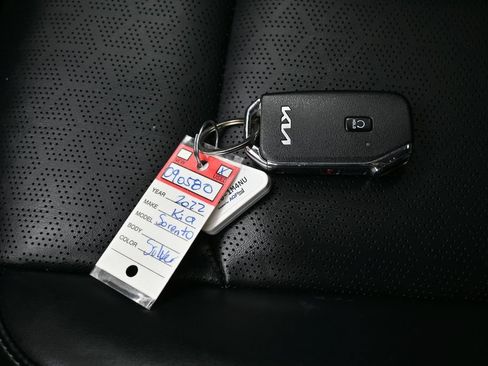 Used 2022 Kia Sorento S FWD image 31