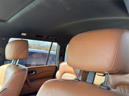 Used 2023 INFINITI QX80 Sensory w/ All-Season Package image 15