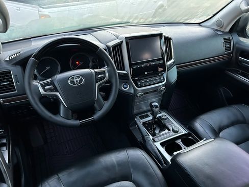 Used 2016 Toyota Land Cruiser image 17