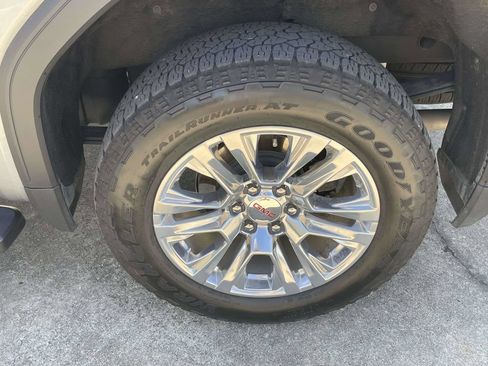 Used 2025 GMC Sierra 1500 Denali AWD/4WD image 9