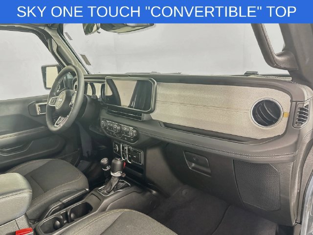 Used 2026 Jeep Wrangler Unlimited Sahara AWD/4WD image 28