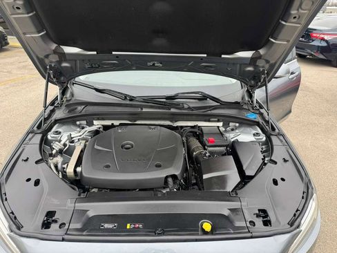 Used 2018 Volvo S90 T6 Momentum w/ Convenience Package image 10