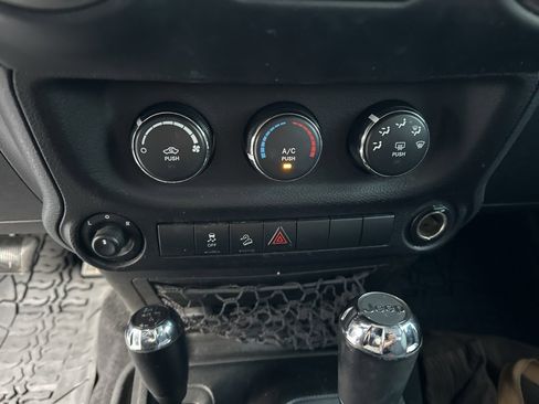 Used 2018 Jeep Wrangler Unlimited Sport S image 24