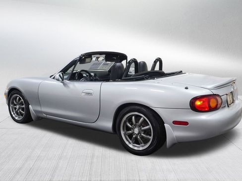 Used 2000 MAZDA MX-5 Miata image 11