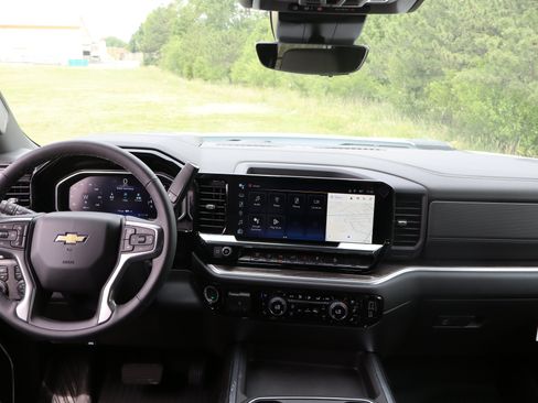 New 2026 Chevrolet Silverado 2500 LTZ w/ LTZ Premium Package AWD/4WD image 16