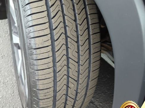 Used 2019 Jeep Cherokee Limited w/ Technology Group image 29