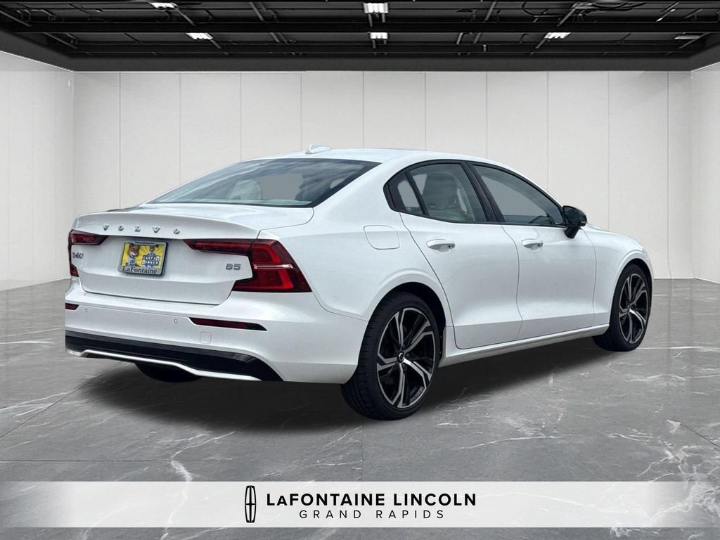 Used 2024 Volvo S60 B5 Core FWD image 5