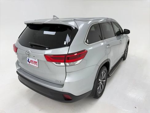 Used 2019 Toyota Highlander XLE FWD image 40