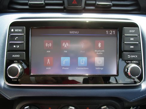 Used 2025 Nissan Versa SV FWD image 18