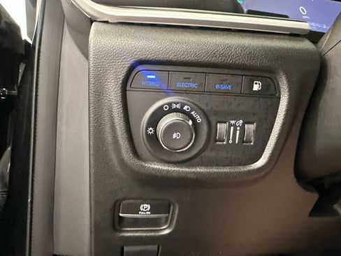 Certified 2023 Jeep Grand Cherokee Trailhawk w/ Advanced Protech Group II AWD/4WD image 12