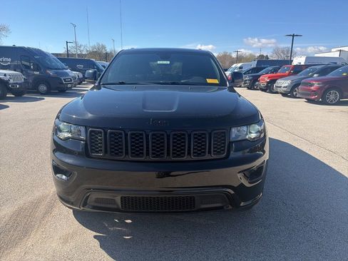 Used 2018 Jeep Grand Cherokee Altitude image 2
