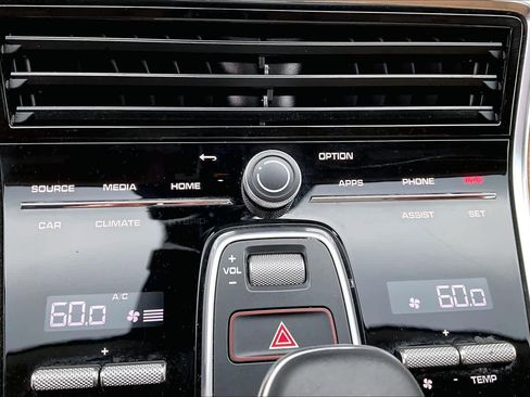 Used 2023 Porsche Panamera image 37