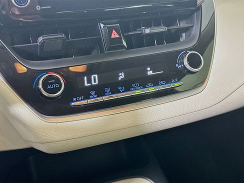 Used 2022 Toyota Corolla LE image 23