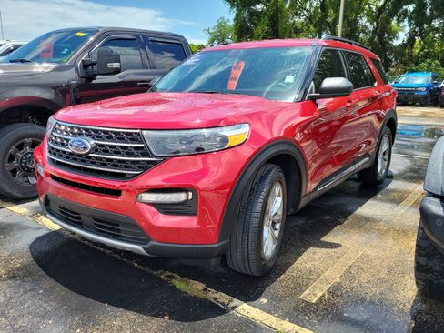 Used 2023 Ford Explorer XLT w/ Equipment Group 202A RWD image 3