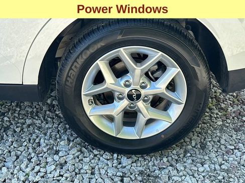 Used 2025 Kia Soul LX FWD image 9