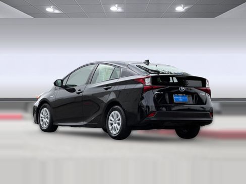 Used 2022 Toyota Prius LE image 3
