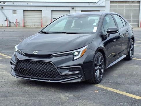 Used 2024 Toyota Corolla SE image 2