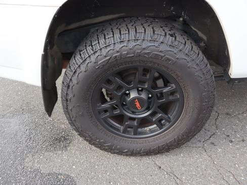 Used 2019 Toyota 4Runner SR5 Premium AWD/4WD image 39