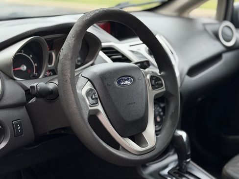 Used 2013 Ford Fiesta SE FWD image 5