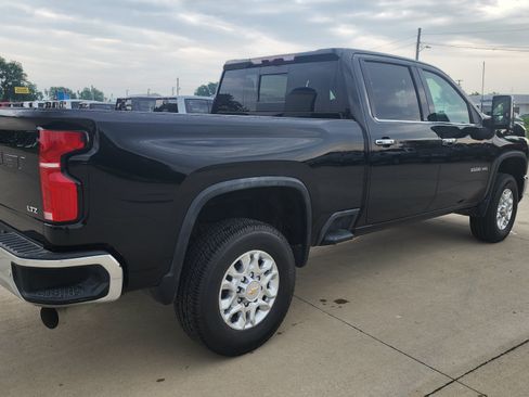 Used 2026 Chevrolet Silverado 3500 LTZ w/ LTZ Convenience Package AWD/4WD image 4
