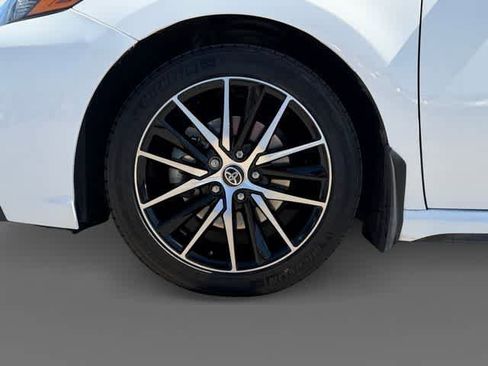 Used 2022 Toyota Camry SE image 9