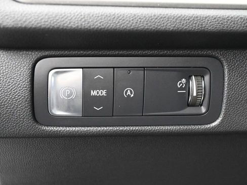Used 2025 Chevrolet Traverse LT FWD image 16