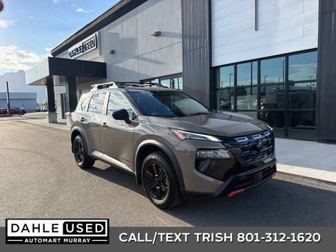 Used 2025 Nissan Rogue SV AWD/4WD image 1