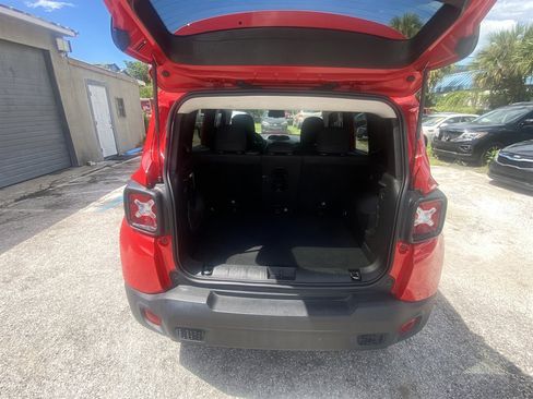 Used 2019 Jeep Renegade Altitude w/ Quick Order Package 2XM AWD/4WD image 22