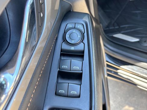 Used 2020 Chevrolet Traverse LT w/ LT Premium Package image 16