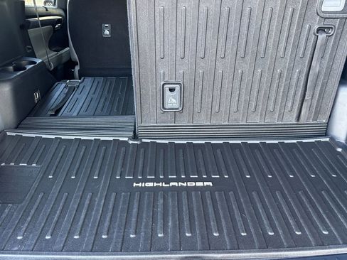 Used 2023 Toyota Highlander Limited FWD image 17