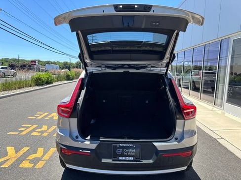 Certified 2025 Volvo XC40 B5 Core AWD/4WD image 11