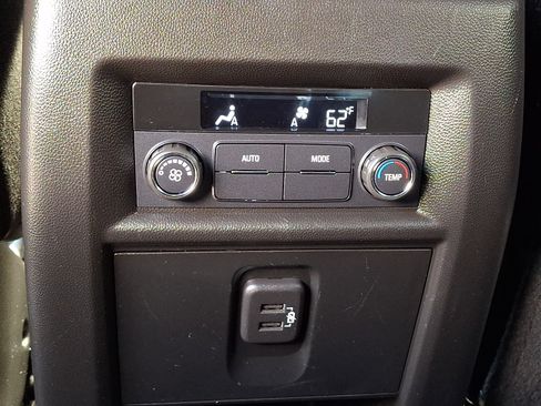 Used 2023 Chevrolet Traverse LT AWD/4WD image 13